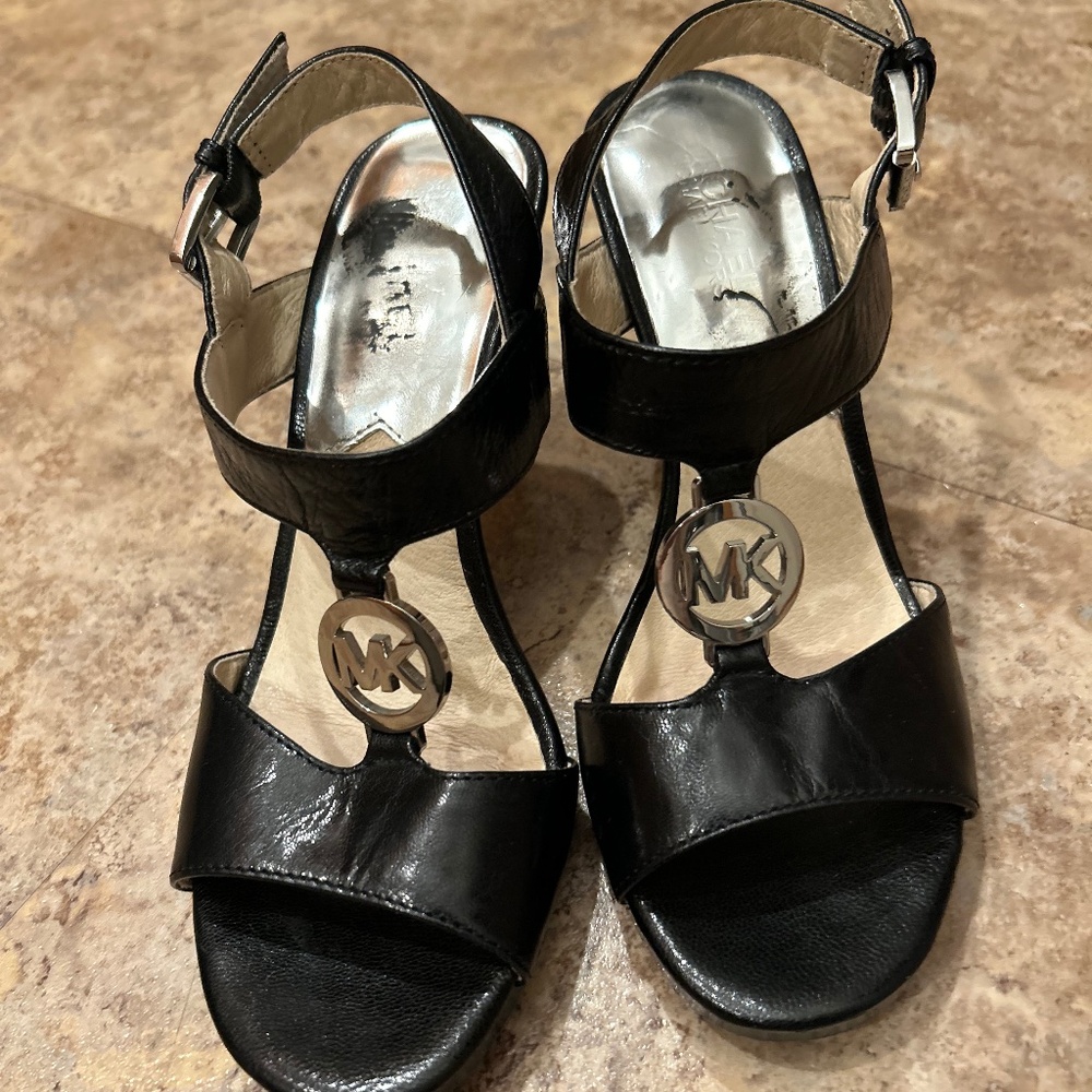 Michael Kors black heels in 6!